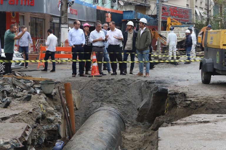 Prefeito vistoria obras de modernização do sistema de esgoto de Icaraí prefeito-rodrigo-neves-vistoria-obras-de-modernizacao-do-sistema-de-esgotamento-sanitario-em-icarai
