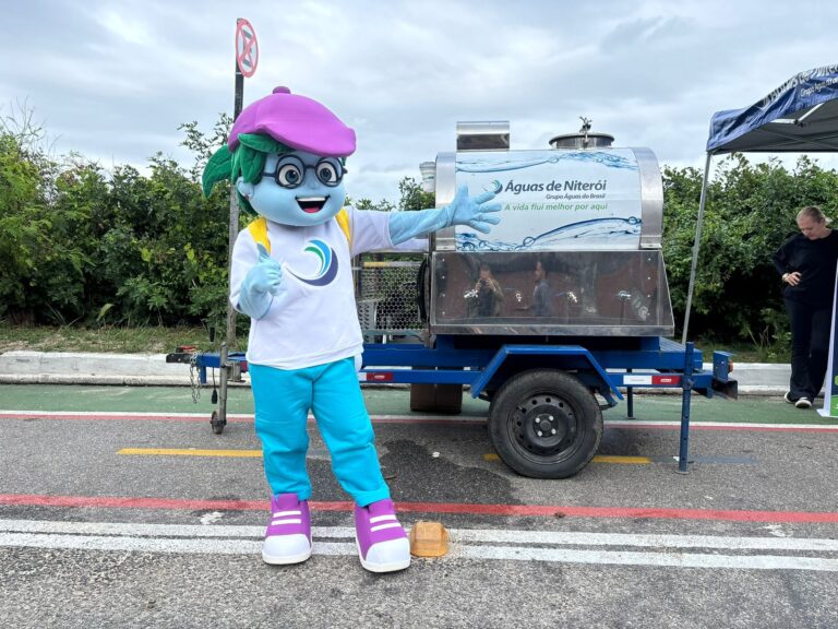 Águas de Niterói distribui mais de 50 mil litros de água em ações na cidade aguas-de-niteroi-distribui-mais-de-50-mil-litros-de-agua-em-acoes-na-cidade