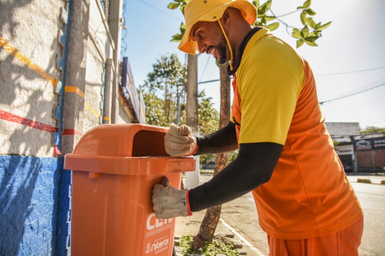 Prefeitura reforça instalação de papeleiras e prevê 3 mil novas unidades em Niterói prefeitura-reforca-instalacao-de-papeleiras-e-preve-3-mil-novas-unidades-em-niteroi