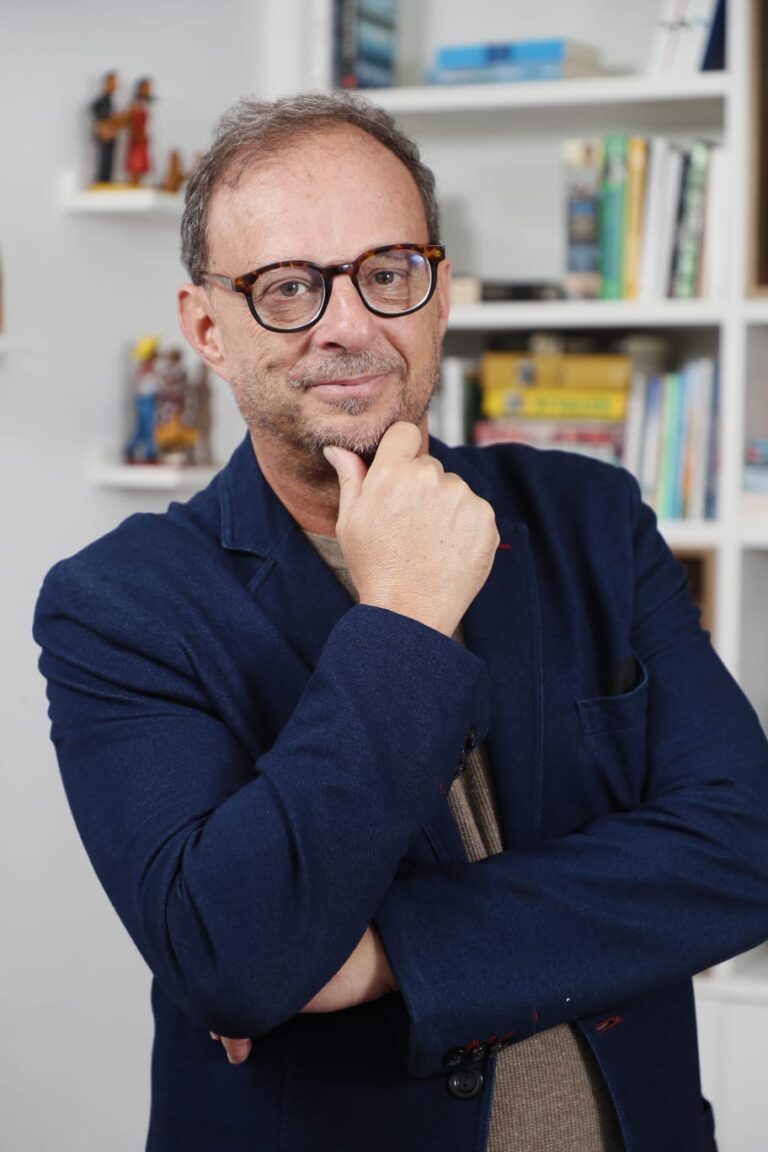 jornalista-octavio-guedes-lanca-o-livro-“herois-por-acaso”-em-niteroi