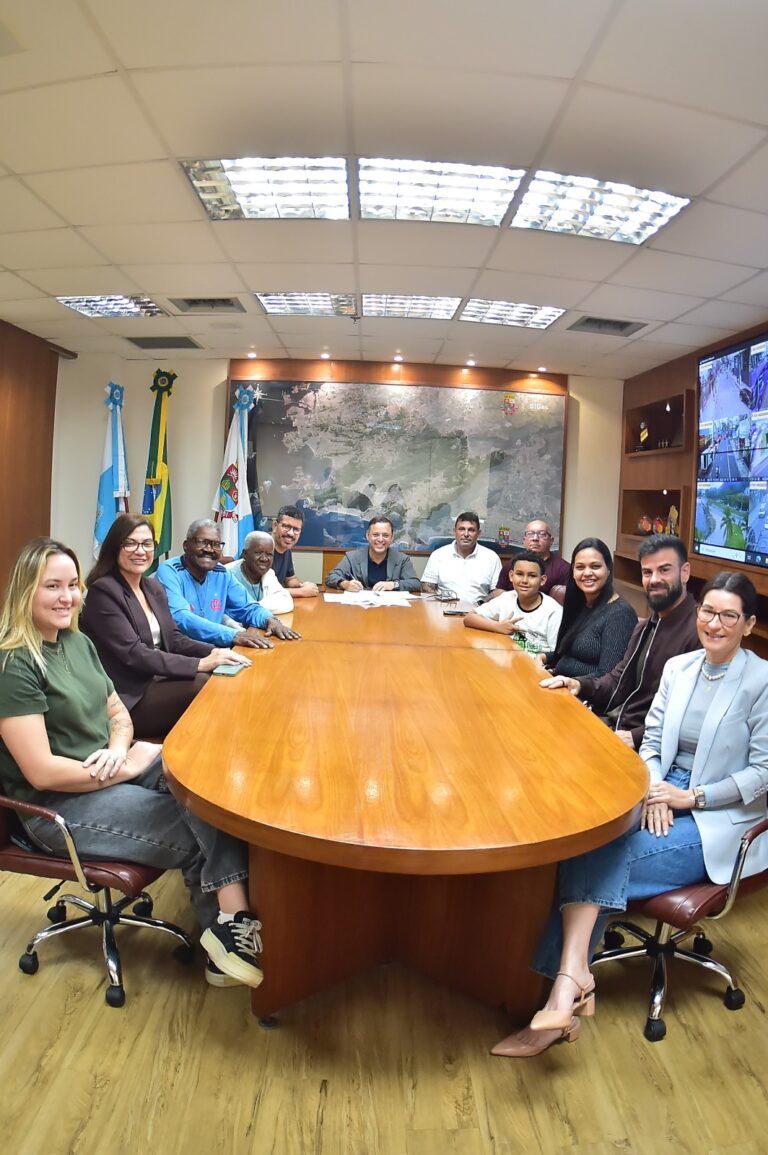 Prefeito de Niterói assina ordem de início para nova obra de contenção de encosta em Santa Bárbara prefeito-de-niteroi-assina-ordem-de-inicio-para-nova-obra-de-contencao-de-encosta-em-santa-barbara